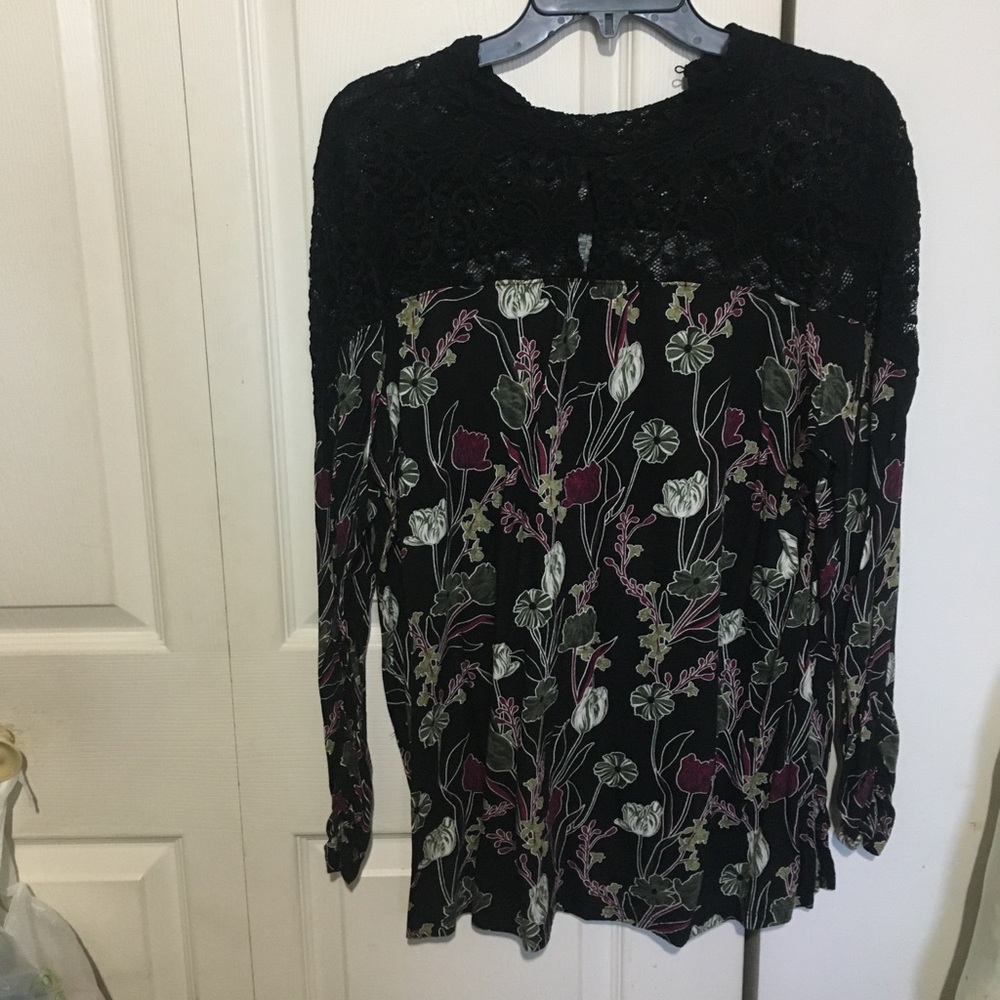 Long sleeve black lace/print top.